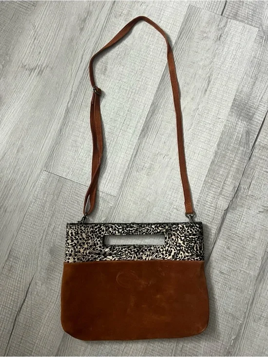 By ANTHROPOLOGIE Tara Textured Clutch Leather Suede Crossbody in Brown - Picture 4 of 14